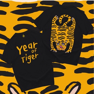 (🔥พร้อมส่งเสื้อเฮีย🔥)เสื้อยืด Year of Tiger สกรีนใหญ่หน้า-หลัง Cotton 100%  ใส่ได้ทั้งแบบธรรมดาและใส่แบบ OVERSIZE ตรงปก