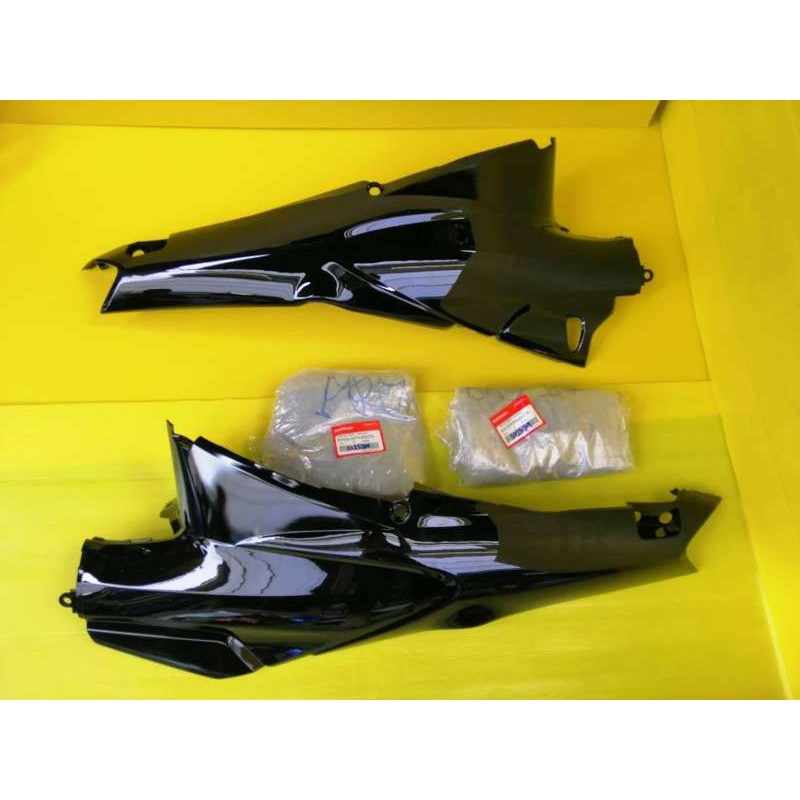 เปลือก​ท้าย​เวฟ​125​S.R​แท้เบิก​ศูนย์​สีดำเงาตรงรุ่นซ้าย+ขวาได้. 3. ชิ้น รวมปิดท้าย