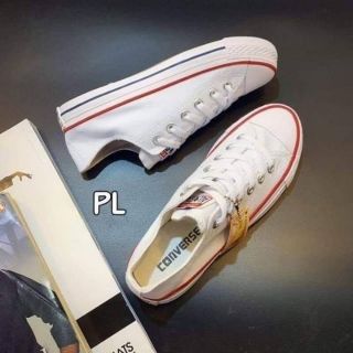 รองเท้าผ้าใบconverse ราคา 255 บาทพร้อมกล่อง