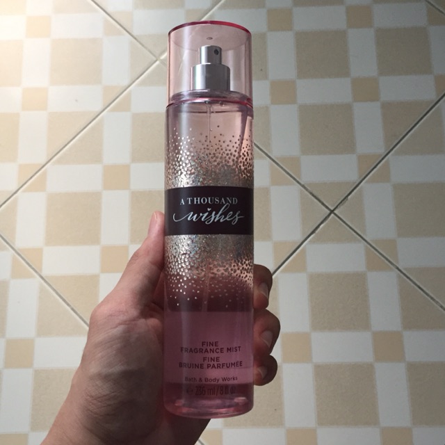 น้ำหอม bath and body กลิ่น A thousand wishes กลิ่นใหม่ขายต่อ 730บาท ขายเพราะกลิ่นผู้หญิงไปดมแล้วปวดห