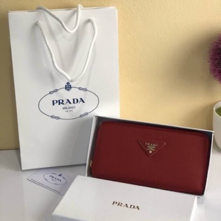  Prada Wallet Safiano กระเป๋าสตางค์ยาวซิปรอบ  หนังsafiano 💕🍭