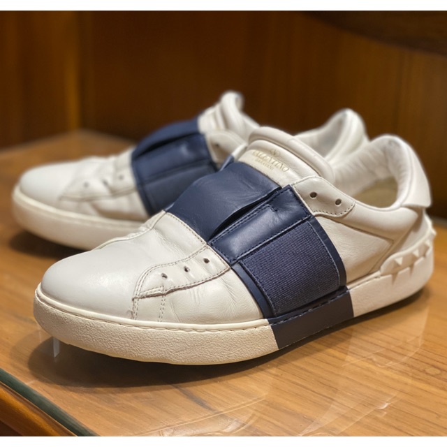 Valentino Garavani Elastic Sneaker สีกรม