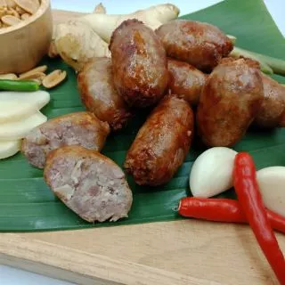 ไส้กรอกหมู ล้วนไม่มีข้าว ตรายิ่งเจริญ ทอดไม่แตก ขนาด500กรัม