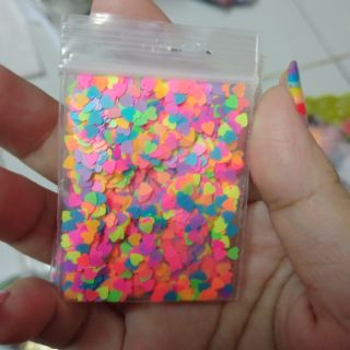 รหัสสีที่ 27 กลิตเตอร์หัวใจนีออน10บาท สั่งขั้นต่ำ5ถุงขึ้นไปคละได้