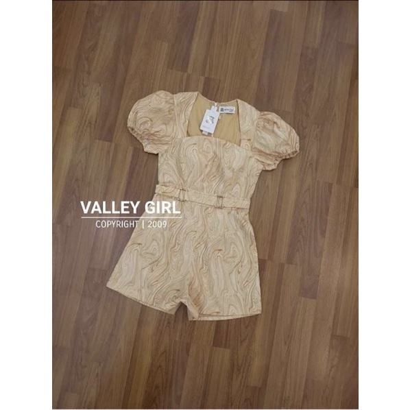 จั๊มขาสั้น valleygirl