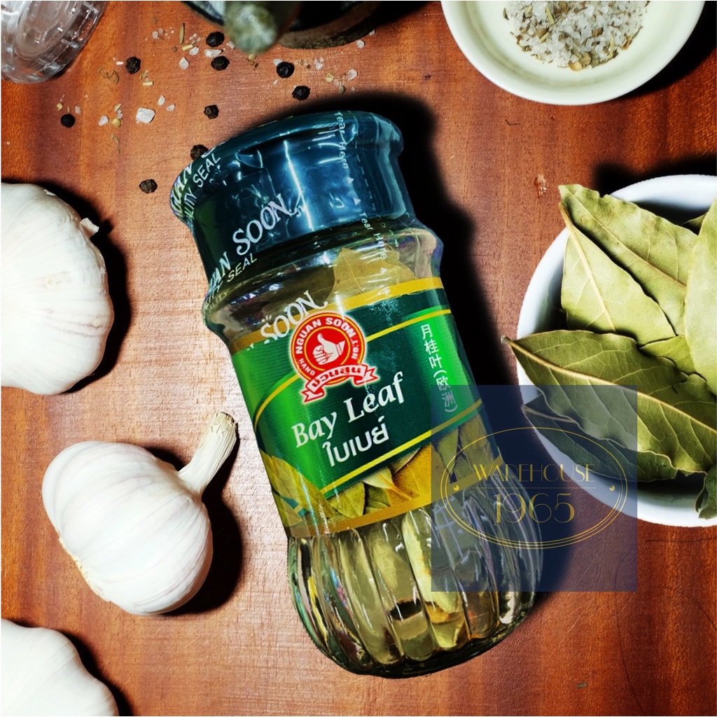 (3 g) ใบกระวาน ใบเบย์ อบแห้ง ขวดแก้ว ตรามือที่ 1 ง่วนสูน  Nguan Soon Fine-quality Natural Bay Leaves