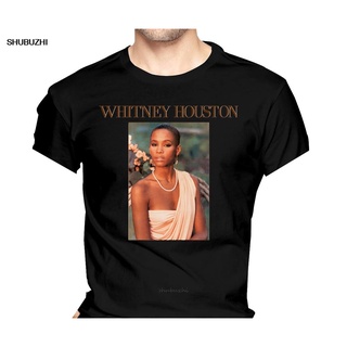 [S-5XL] GILDAN เสื้อยืดแขนสั้น คอกลม ผ้าฝ้าย 100% พิมพ์ลายโลโก้ Whitney Houston สีดํา พลัสไซซ์ สไตล์ฮาราจูกุ สําหรับผู้ช