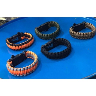 สายรัดข้อมือ PARACORD BRACELET 
สายรัดข้อมือ เอาตัวรอด เชือกรัดข้อมือ สำหรับเดินป่า PARACORD พร้อมแท่งจุดไฟ+นกหวีด 