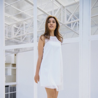 THARA เดรสตัดต่อผ้าชีฟอง รุ่น Layer Mini Dress สี White