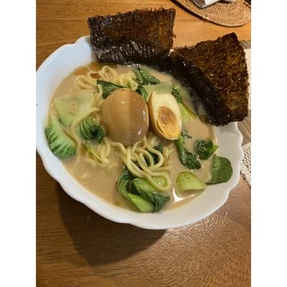 Ichiban Tonkotsu Ramen - ทงคตสึ ราเมน (บะหมี่​กึ่ง​สำเร็จรูป-เส้นสด)