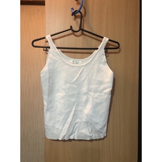 เสื้อยืดกล้ามสีขาวผ้าหนามือสอง