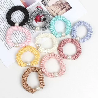 พร้อมส่ง 9 บาท ❤️ยางรัดผมผ้าซาติน ❤️ติดมุก ยางยืดอย่างดี ไม่ย้วย งานดี การันตีคุณภาพ