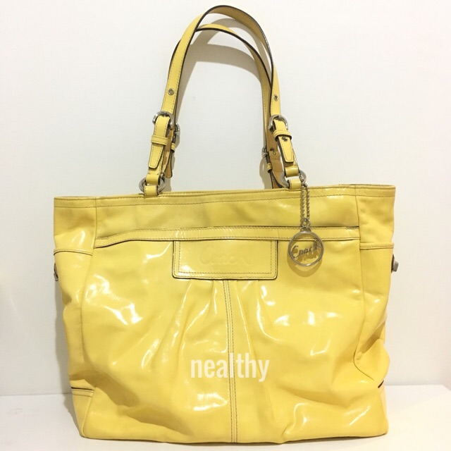กระเป๋า Coach แท้ 💯% สีเหลือง พร้อมส่ง มือสอง สภาพดีมาก