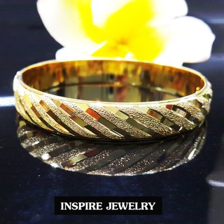 INSPIRE JEWELRY กำไลทองลายทองตอกลายแบบร้านทอง ทรงกลม หน้ากว้าง 1cmรอบวงใน 6x6cm แฟชั้นอินเทรนชั้นนำ  งานเกรดพรีเมี่ยม