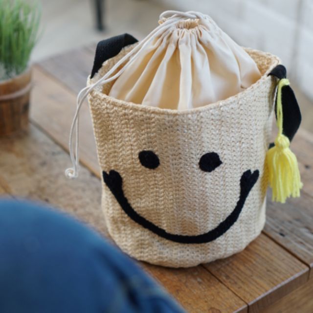 (ราคาพิเศษ)Smiley bag กระเป๋าสานเทรนซัมเมอร์สไตล์เกาหลี ใหม่