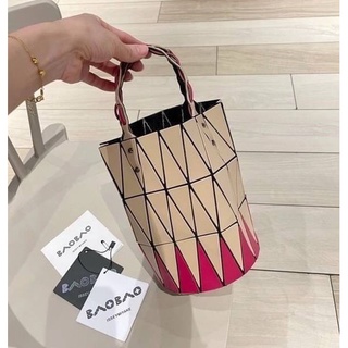 BAO BAO ISSEY MIYAKE BEIGE PINK ZIG-ZAG PATTERN TRIANGLE BASKET HANDBAG กระเป๋าถือ แบรนด์บาวบาว อิซเซ่ มิยาเกะ ซิกแซ็ก