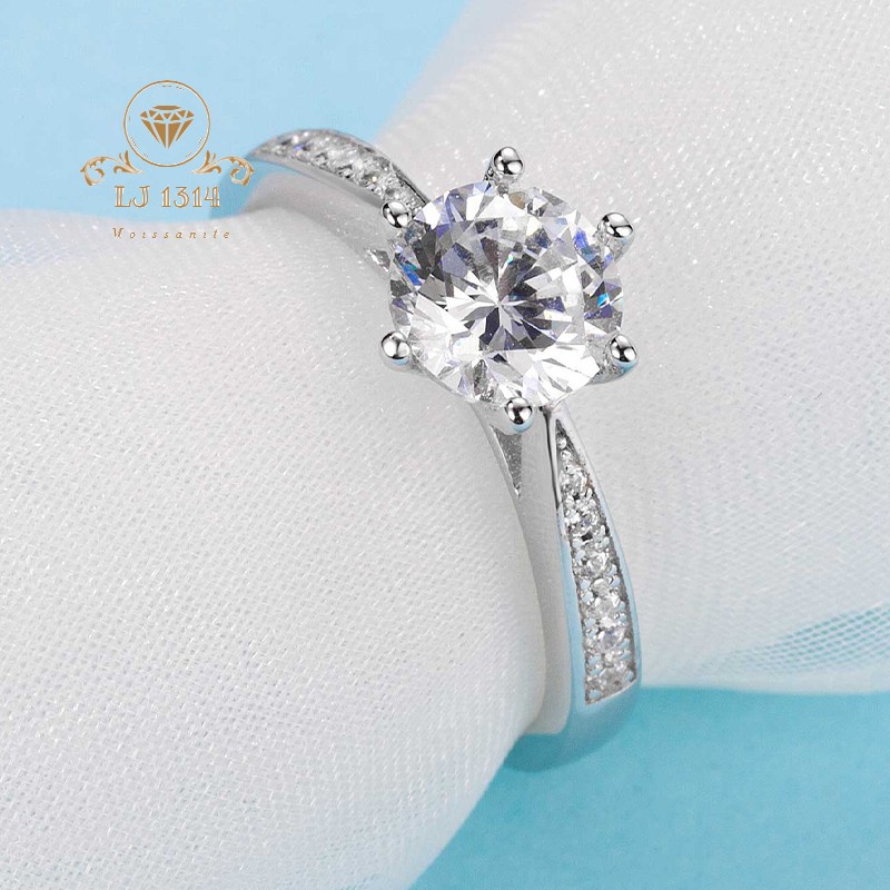 Moissanite หกกรงเล็บ 1.5 กะรัต แหวนเพชรโมอีส แหวนของขวัญ Ring  ♥True Love♥ แหวนเงินแท้ 925 ทองคำขาว18K