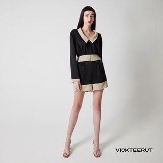 VICKTEERUT Pleated Shorts with Contrast Hem กางเกงขาสั้น จีบหน้า