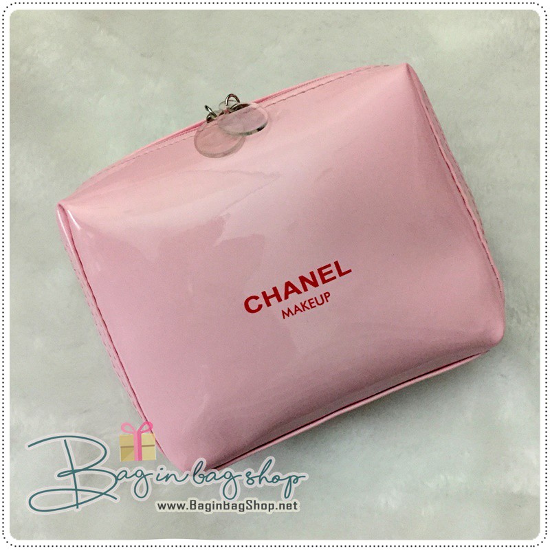 CHANEL Beaute VIP Gift กระเป๋าเครื่องสำอางค์ หนังแก้ว สีชมพู จาก เคาท์เตอร์ CHANEL Beaute