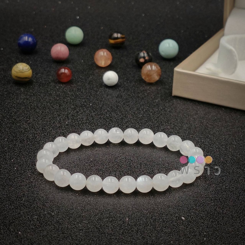 หินเรนโบว์มูนสโตน ขนาด 6.8 - 7 มม.Rainbow Moonstone หินสีขาวเหลือบรุ้ง เพิ่มเสน่ห์หญิง ผ่านการปลุกเสกและบรรจุพุทธคุณแล้ว