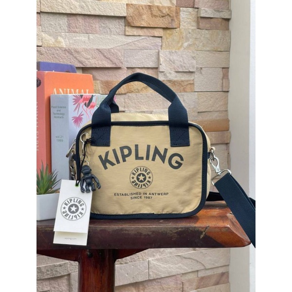 🎊💖🌇🚜@1,350.-📍(ลดพิเศษ 7 %) 💯 🔥🔥MID YEAR SALE🔥🔥Kipling Kirsty Small Handbag (KI6275)