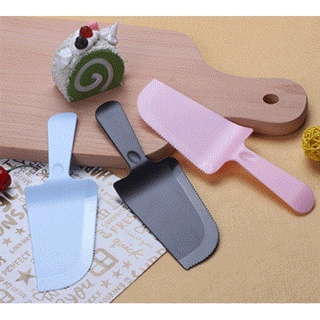 ที่ตักเค้กพลาสติกคละสี 18cm. (แพ็ค10/25/50) **ระบุสีได้
