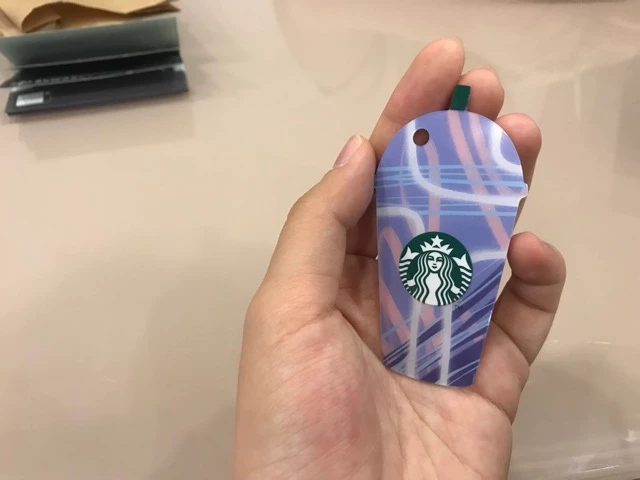 บัตร Starbucks ลายแก้วสดใส Hello Kitty และถุงกระดาษ Starbucks thumbnail 6
