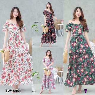 แม็กซี่เดรสสายเดี่ยวเว้าไหล่ลายดอกไม้ผูกเอว TT15951 One-shoulder floral print maxi dress with waist tie.