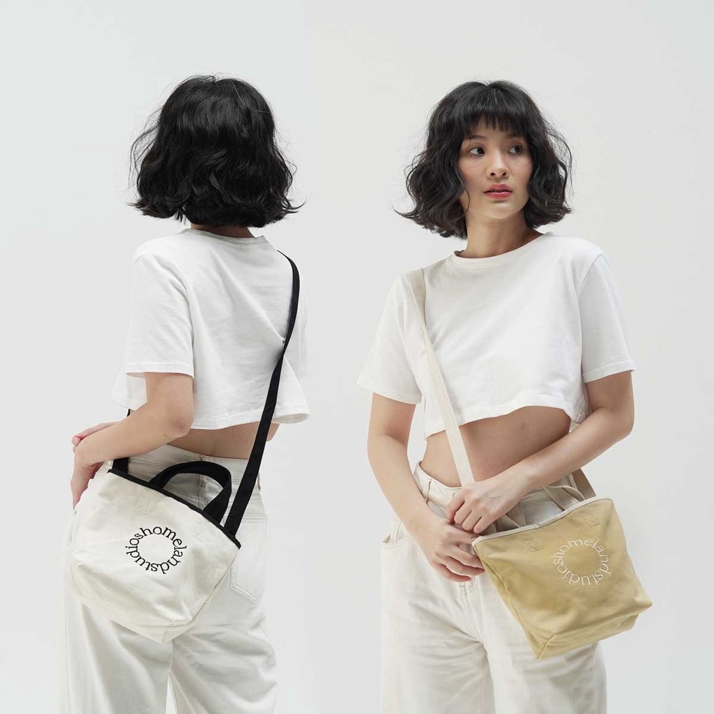 HOMELAND ♡ กระเป๋าผ้า Canvas ปักลายมีแม่เหล็กปิด (small)