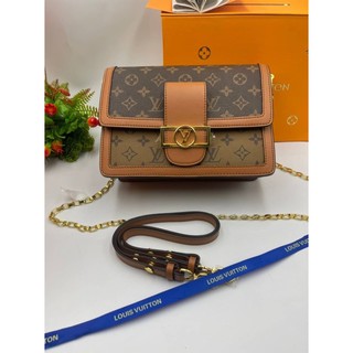 กระเป๋าสะพายข้าง LOUIS VUITTON