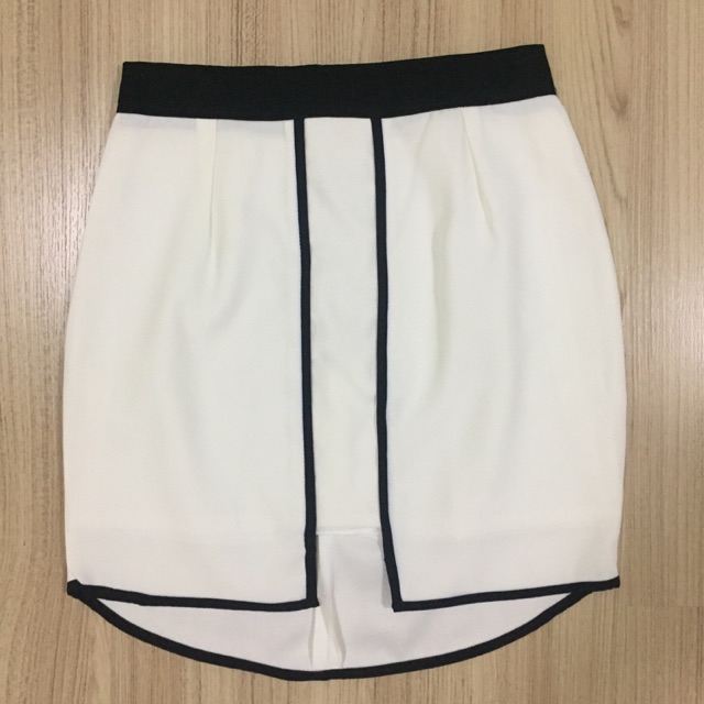Short skirt
