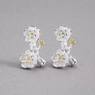 ต่างหูช่อซากุระ • Sakura Blossom Earring