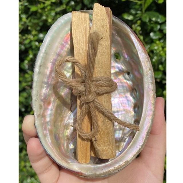 ‼️พร้อมส่ง🇹🇭‼️Palo santo พาโล ซานโต หรือ “ไม้ศักดิ์สิทธิ์” เป็นไม้หอม ใช้สำหรับชำระพลังงานไม่ดีในหิน ตัวเรา วัตถุสถานที่