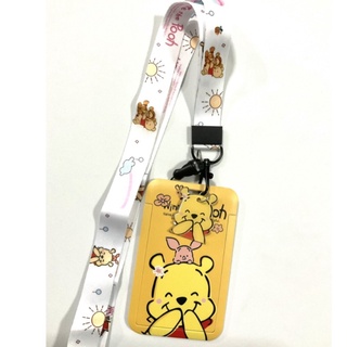 POOH สายคล้องคอ สายคล้องบัตร ซองใส่บัตร ที่ใส่บัตร พร้อมสายคล้องคอ (2cm) ลาย หมีพูห์ มีตุกตาเล็ก แถมด้วย งานสวย BY 8118