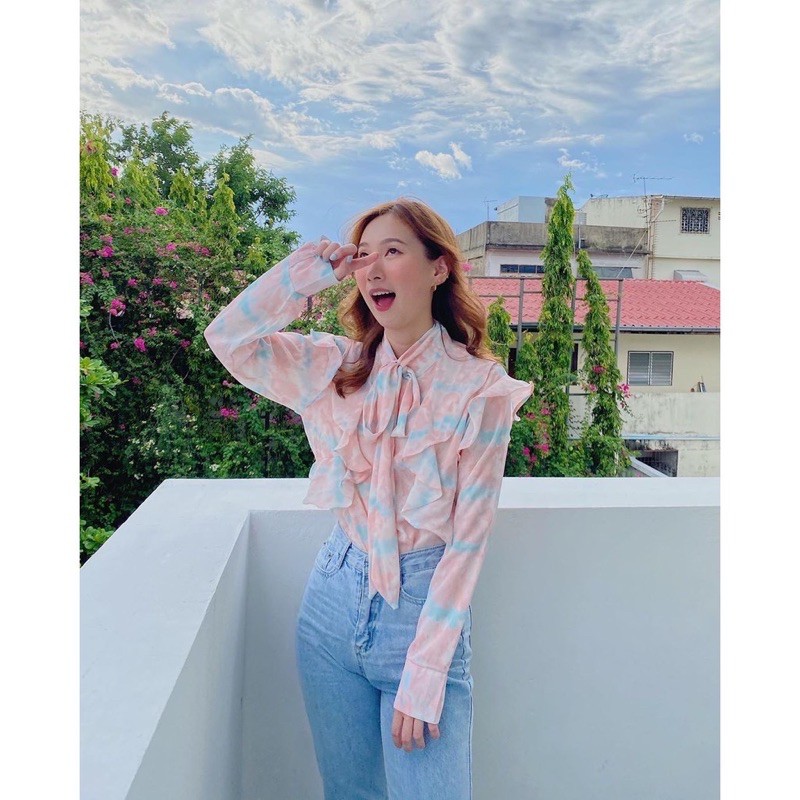 เสื้อลายดอกไม้โทนเหลือง/ชม stylistshop