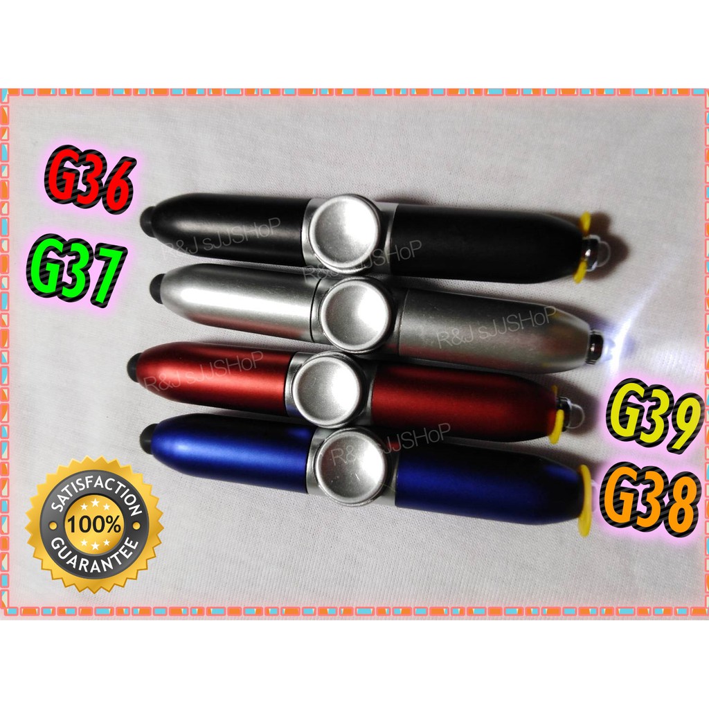 ปากกาลูกลื่นหมุนได้ Rotating pen มีไฟฉาย มีจุกยางไว้ทัชสกรีน น้ำหนักเบา สามารถใช้เขียนใด้จริง มีให้เลือก 4 สี พร้อมส่ง