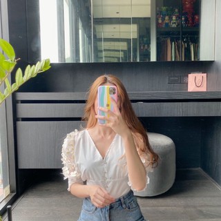 เสื้อคอวีเอวสมอคด้านหลัง แขนเสื้อแต่งผีเสื้อ3D แต่งกระดุมมุขด้านหน้า🦋