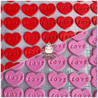 SweetHub น้ำตาลแต่งเค้กรูปหัวใจปั๊ม LOVE ขนาด 4.3*3.5 ซม แพค 20 ชิ้น