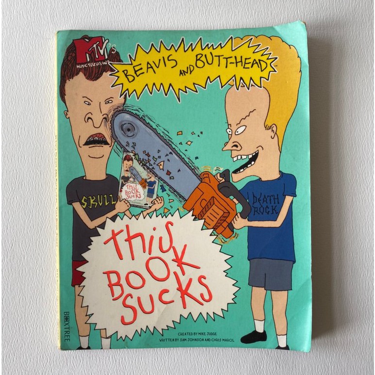 หนังสือ Beavis and Butt-Head this book suck โดย mike judge งานที่มีจิตวิญญาณ 90s แท้ๆไว้ในหนังสือ หน้าสีทั้งเล่ม
