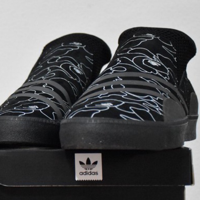 BAPE X ADIDAS 3ST.002 SHOES 2 คู่ Size 9 UK กับ 9.5 UK อย่างละคู่ ของใหม่ ป้ายไทย ราคาเบาๆ