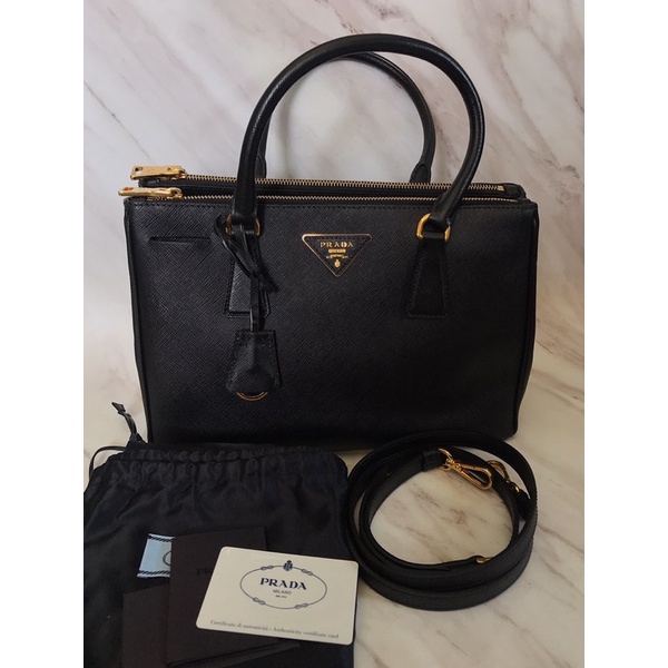 Like New!! Prada Saffiano Lux Medium Double Zip ปี 2014