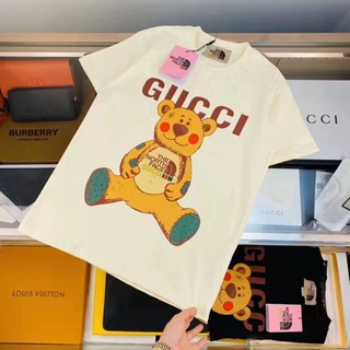 Gucci Gucci Winnie the Pooh เสื้อยืดแขนสั้น พิมพ์ลายหมีพูห์ สําหรับผู้ชายและผู้หญิง