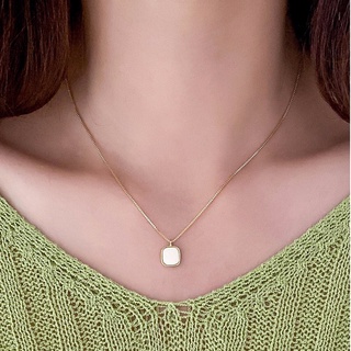 สร้อยคอจี้สี่เหลี่ยมขาวมินิมอล White Square Geometric Charm Necklace