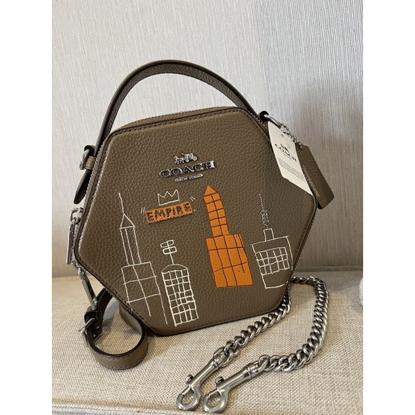 ✅5,390 .-  Coach C5654 X Jean Michel Basquiat Hexagonal Crossbody ขนาด 7.5  x 6.25 "