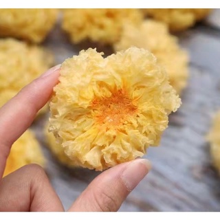 สดใหม่👍🏻เชื้อราขาวป่า野生小银耳รียกอีกอย่างว่า Tremella เป็นที่รักของผู้คนมาโดยตลอด เชื้อราขาวเป็นอาหารแบนๆหวานๆ สามารถบำรุ