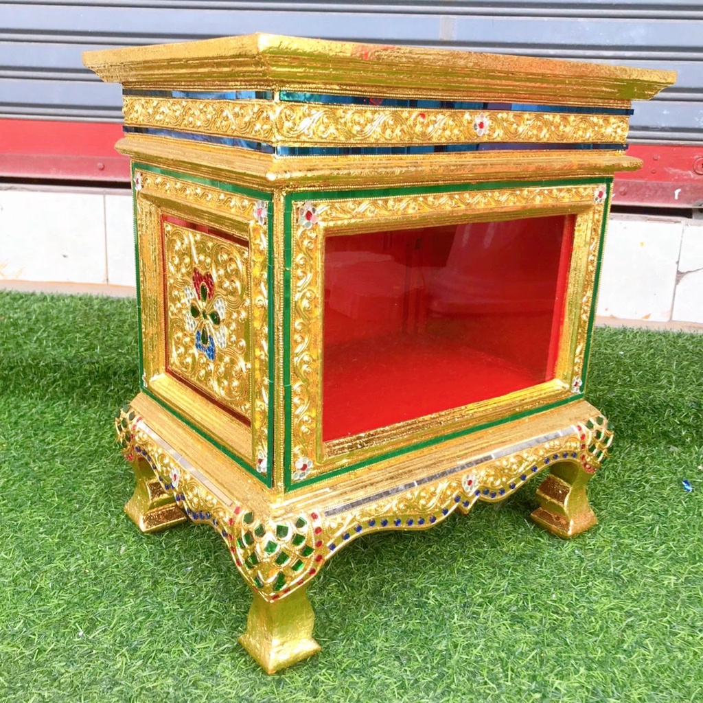 ตู้บริจาค ตู้รับบริจาค ตู้บริจาคไม้แกะสลัก สีทอง ประดับกระจกสี ขนาด 28x37x42 cm. ตู้ไม้ ตู้แกะสลัก สไตล์ล้านนา