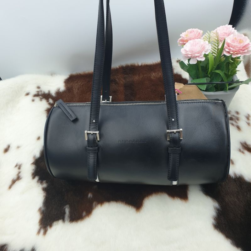 กระเป๋าถือทรงหมอน Burberry