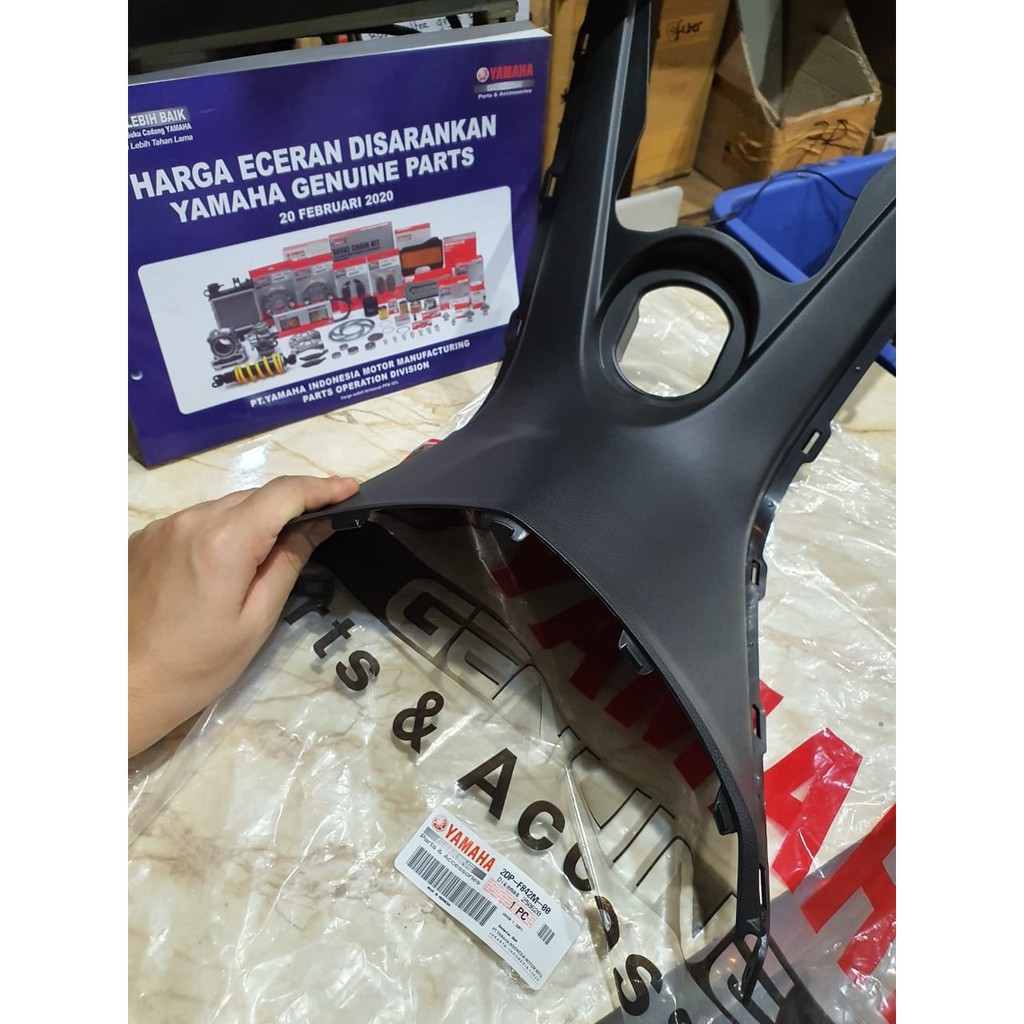 Original ORI YAMAHA NMAX TANK CENTER COVER 2DP-F842M-00