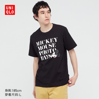 Uniqlo เสื้อยืดแขนสั้นพิมพ์ลายมิกกี้เมาส์สําหรับผู้ชายและผู้หญิง ( Mickey Photo Diary ) 439635