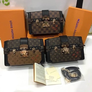 กระเป๋าสะพายข้างLouis Vuitton